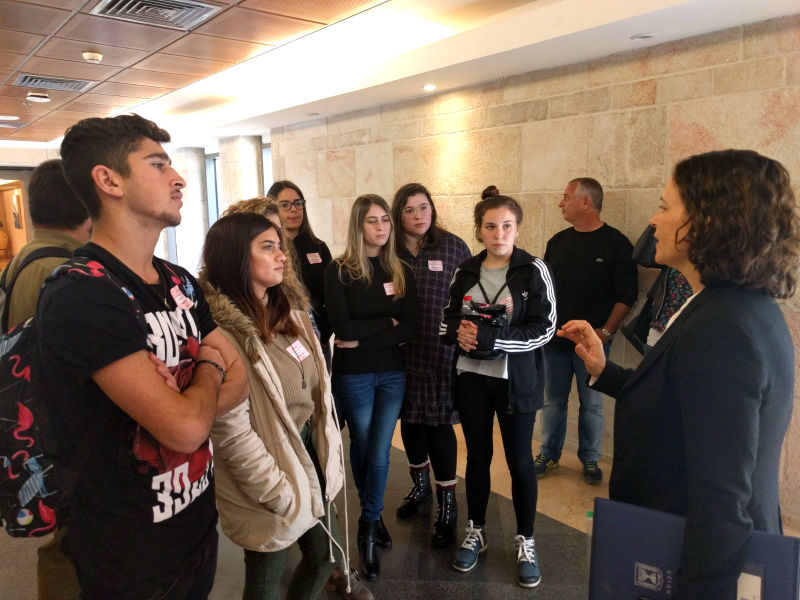 חברת הכנסת רחל עזריה בפגישה עם תלמידי אנקורי ראשון לציון