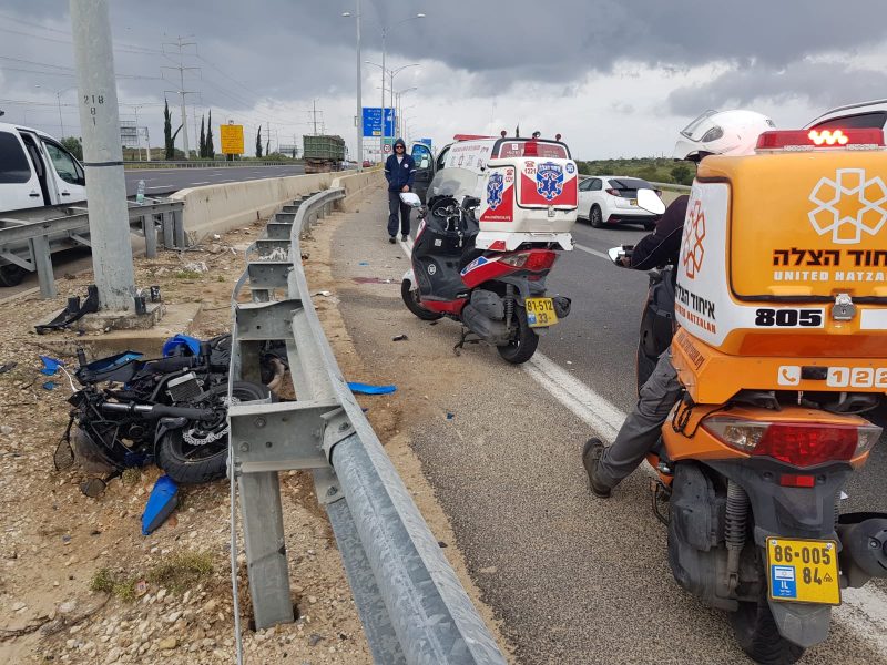 שתי תאונות: רוכב קורקינט חשמלי ורוכב אופנוע נפצעו באורח בינוני