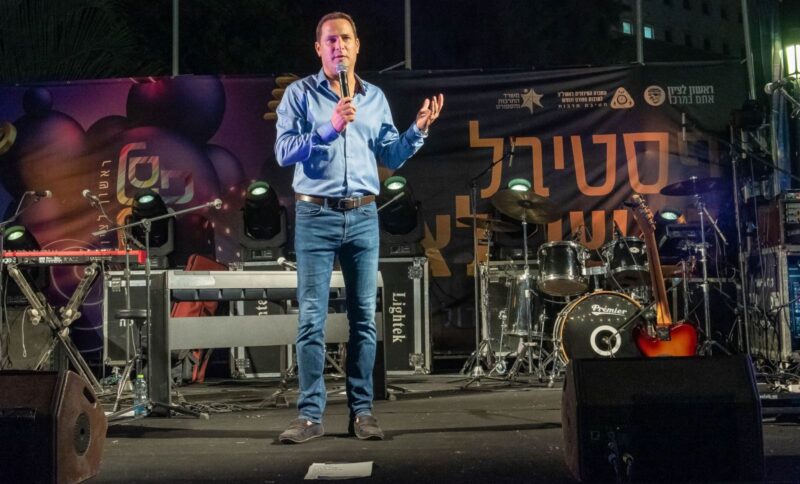 רז קינסטליך באירוע סוכות בראשון לציון, צילום דוברות העירייה