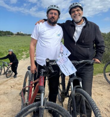 הרב משה קבלה (מימין) והרב שמואל גורן, צילום ישיבת בני עקיבא